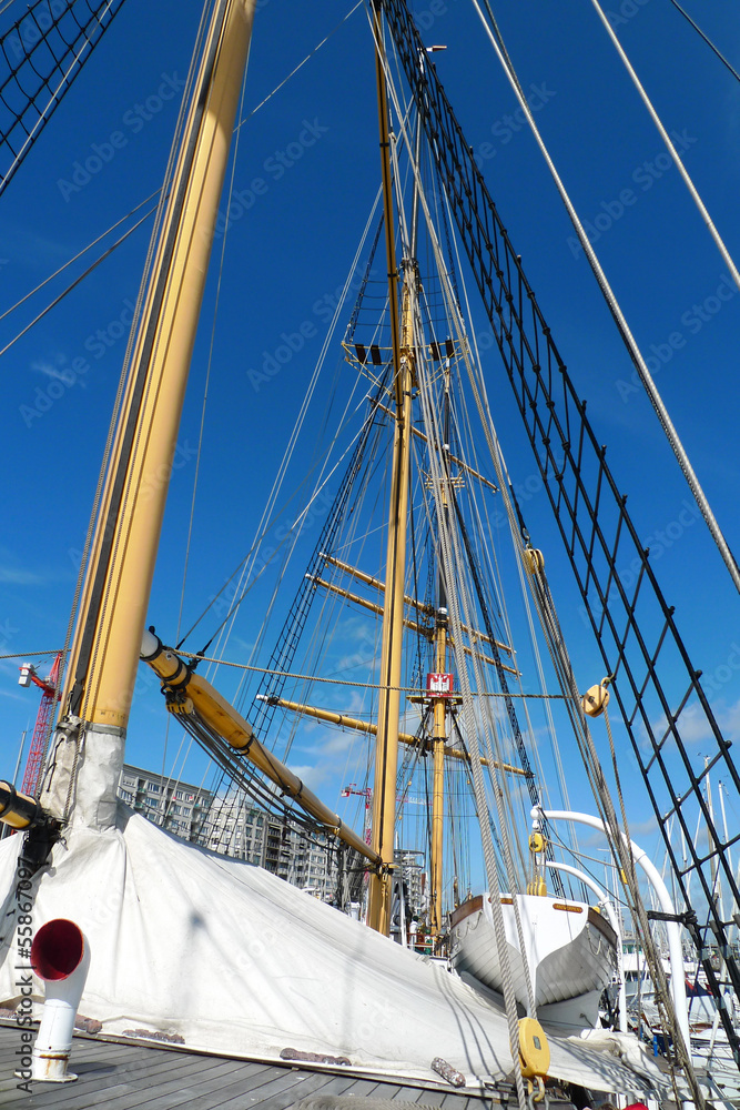 Obraz premium pont et mats du mercator