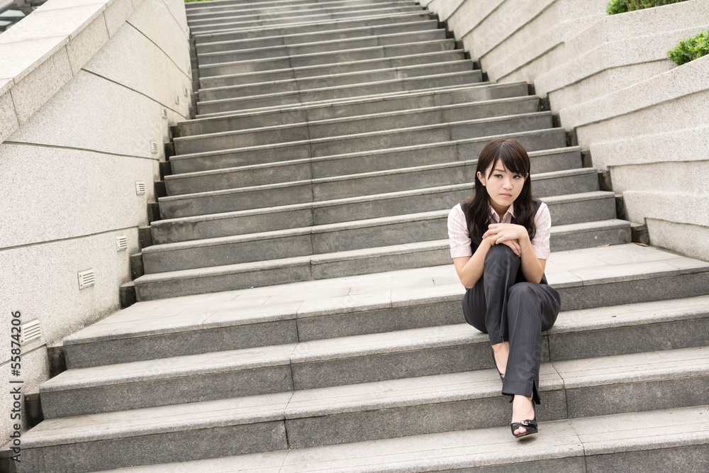 Obraz premium worried businesswoman