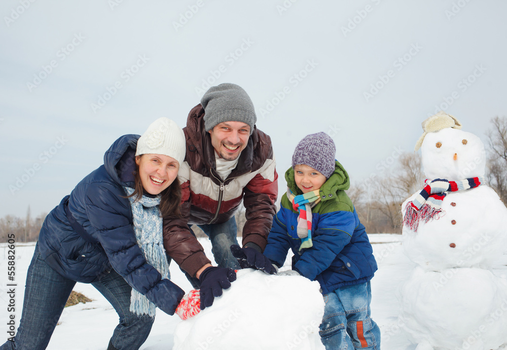 Family make a snowman