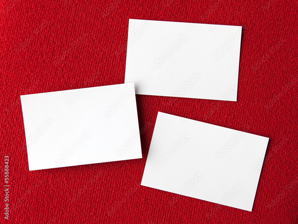 Drei Fotos Visitenkarten leer blanko auf rotem Stoff Hintergrund Stock-Foto  | Adobe Stock