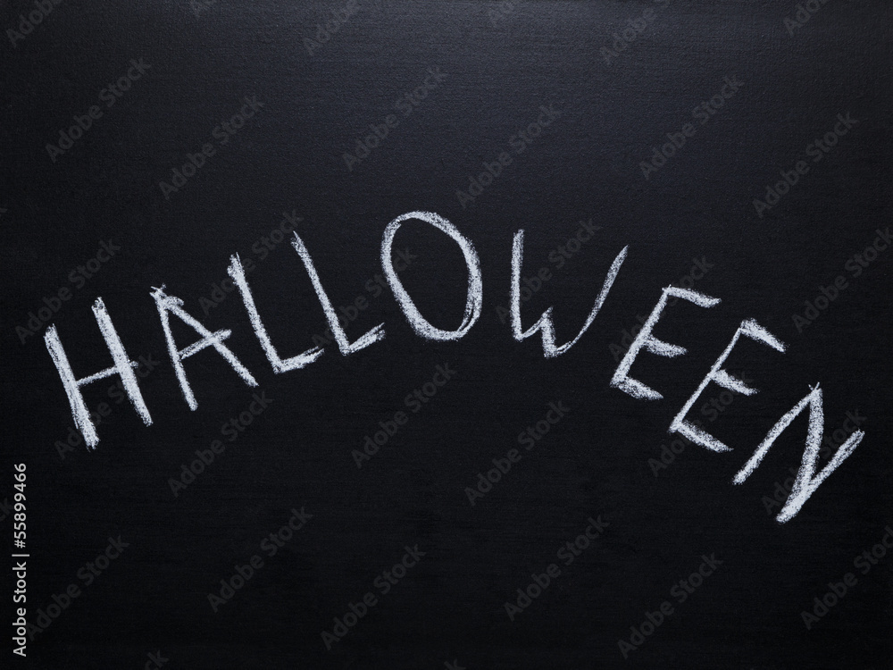 Fototapeta premium word halloween handwritten on chalkboard
