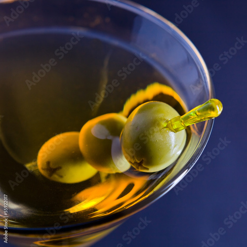 Foto martini with green olives
