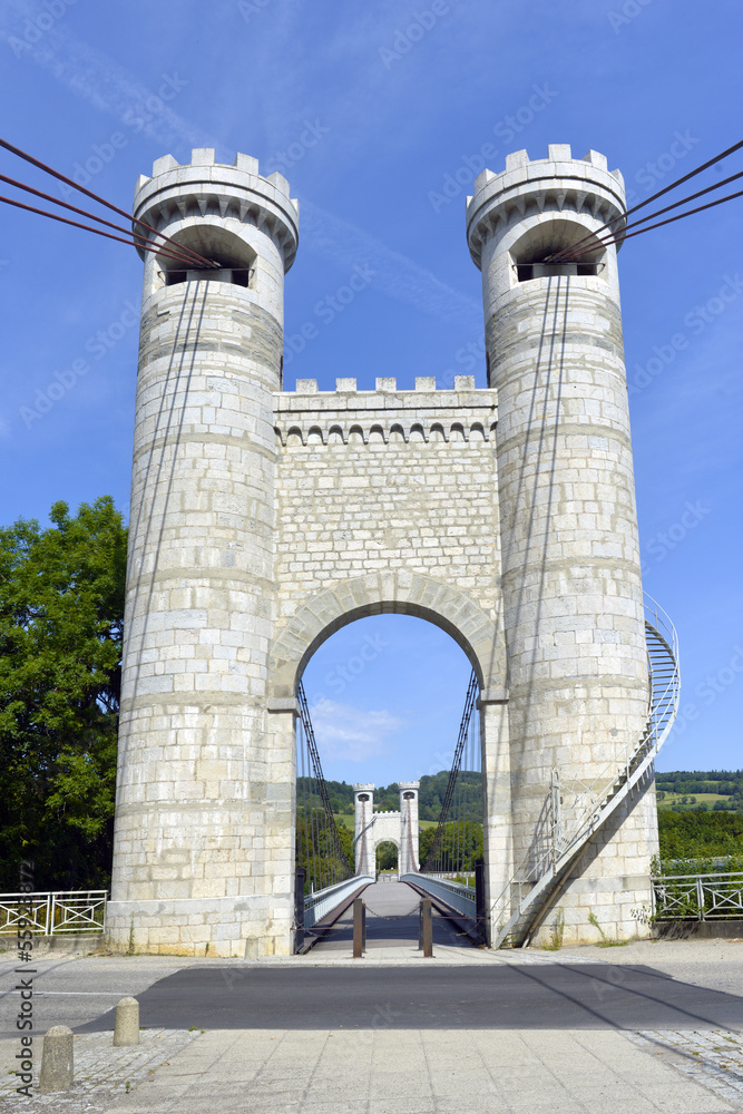 Fototapeta premium pont de la Caille dans les Alpes