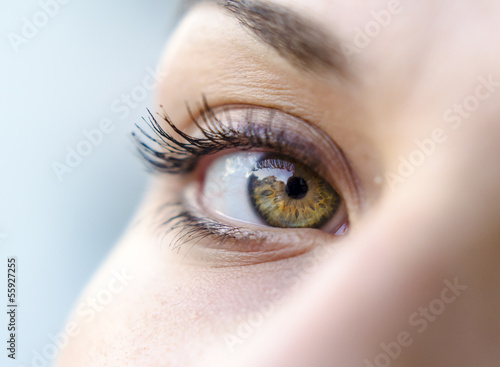Canvas Print Close-up of a pretty woman's green eye
