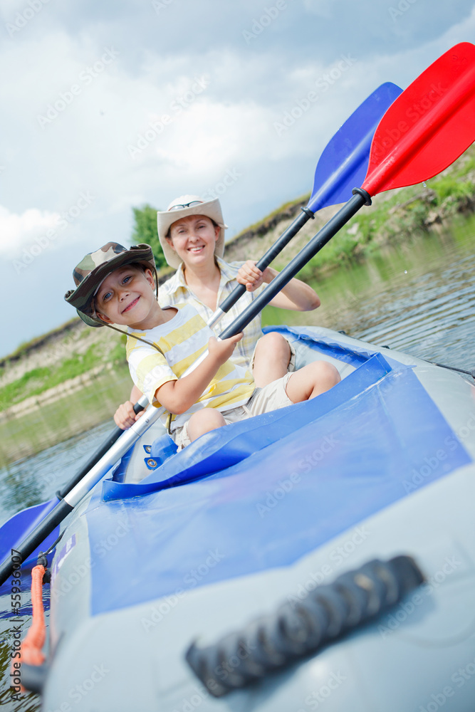 Naklejka premium Family kayaking