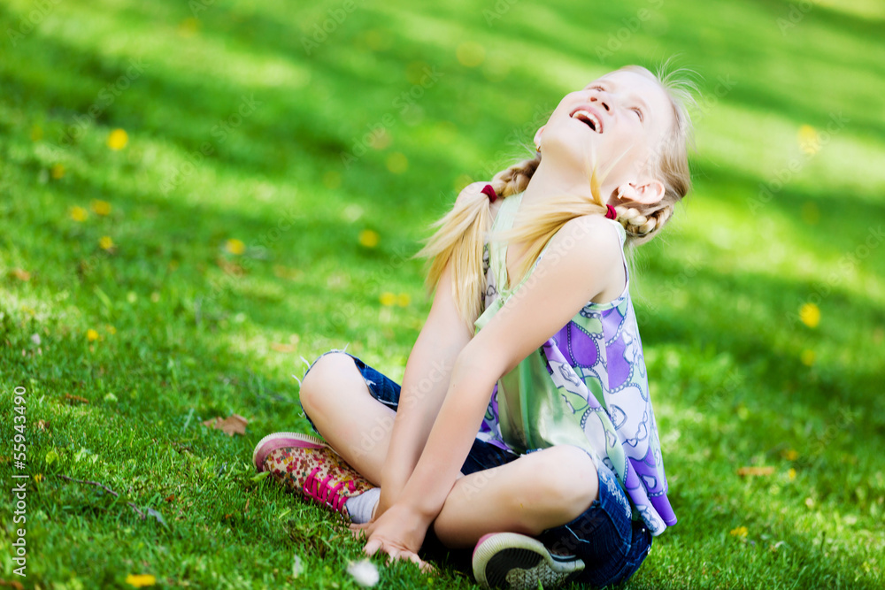 Fototapeta premium Little girl in park