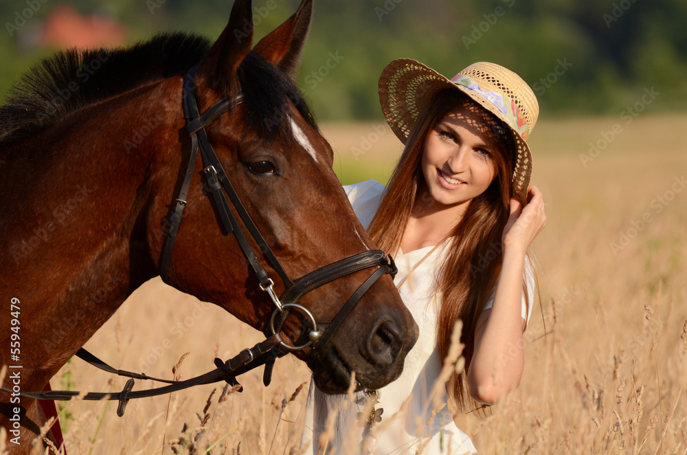Obraz premium The woman on a horse in the field