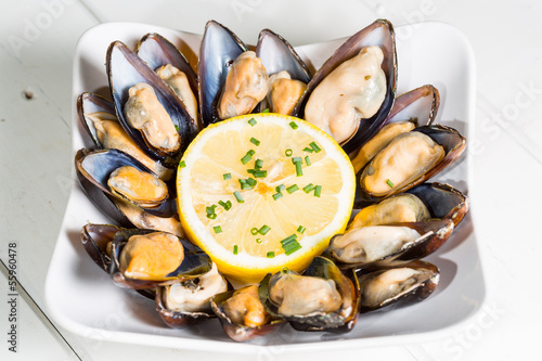 Mussels with lemon