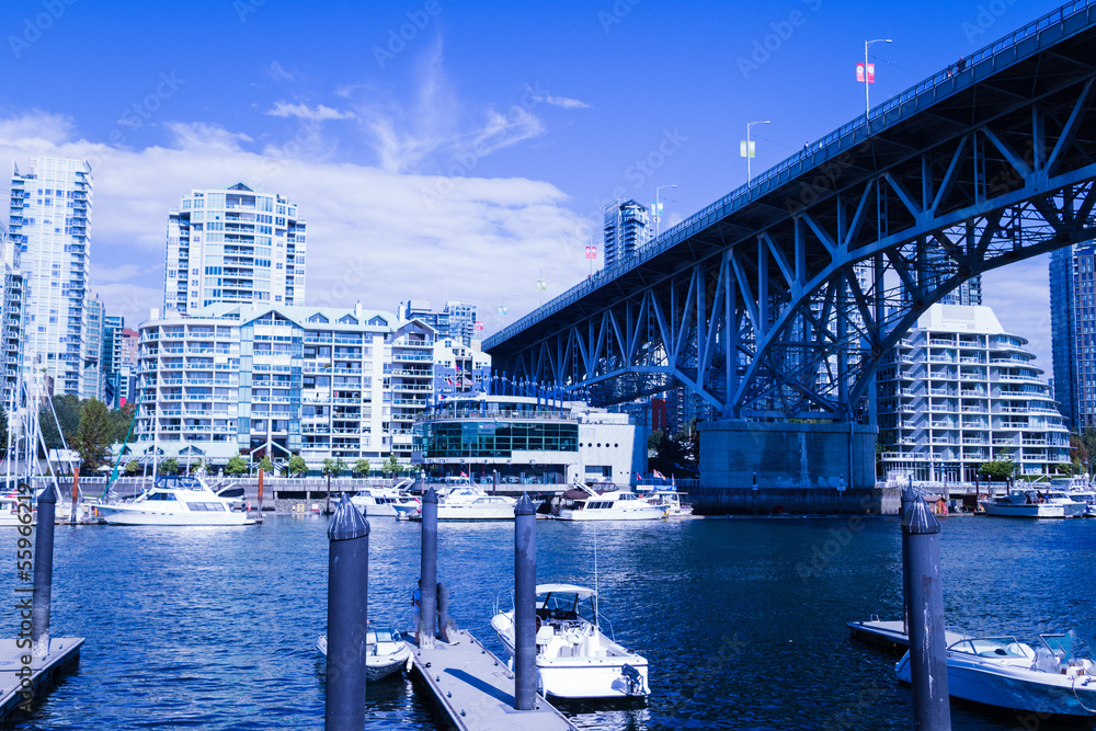 Obraz premium blue sky day on granville island