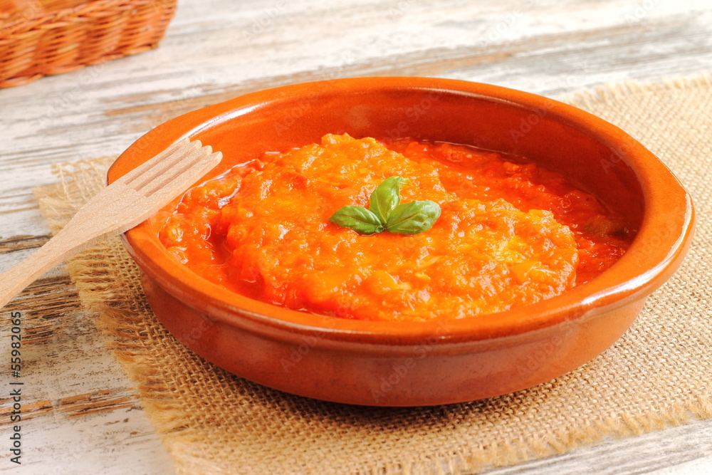 Atún con salsa de tomate Atún con salsa de tomate