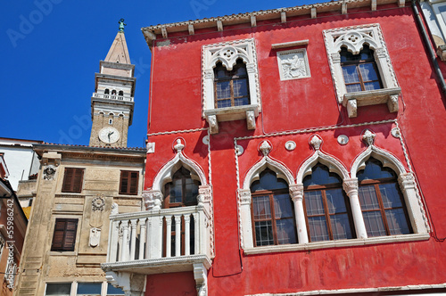 Tableau sur toile Piran, Pirano, Slovenia - Palazzo in Piazza Tarini