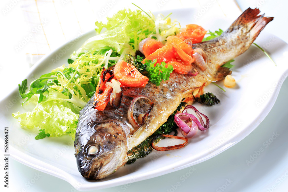 Baked trout with tomatoes and green salad Baked trout with tomatoes and green salad