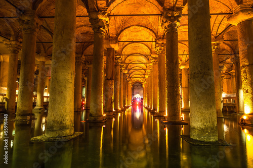 Underground Basilica Cistern (Yerebatan Sarnici) in Istanbul, Tu © Sergii Figurnyi