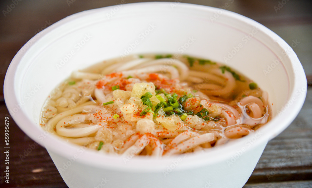 Udon in foam bowl3