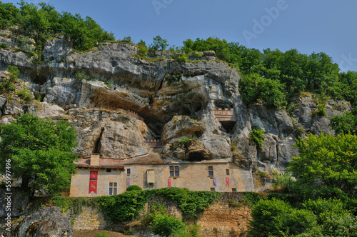 Perigord, the picturesque Maison Forte de Reignac in Dordogne photo