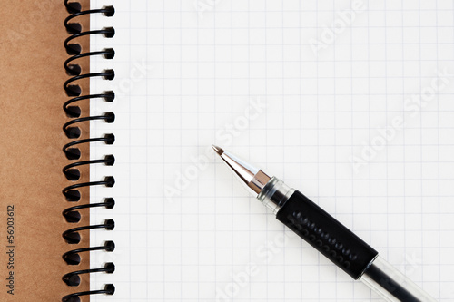Spiral notebook and pen © murika
