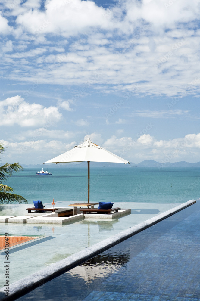 Obraz premium Pool and sea view from luxury hotel