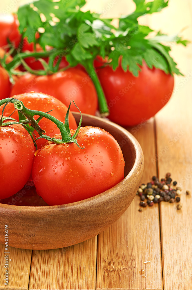 tomatoes in wooden bowlin tomatoes in wooden bowlin