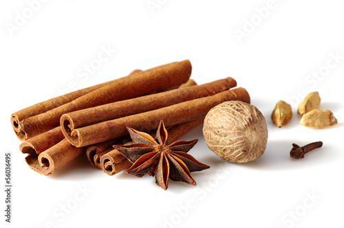 Fototapeta Naklejka Na Ścianę i Meble -  Cinnamon sticks and spices
