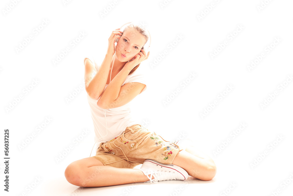 Mädchen hört Musik