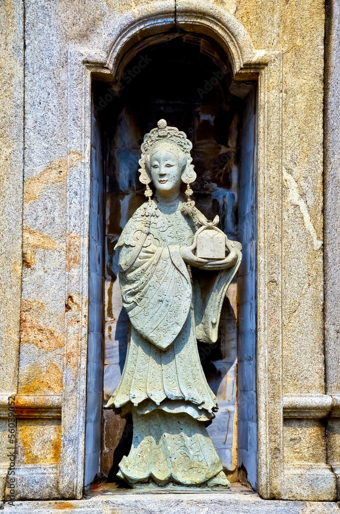 Obraz premium Stone sculpture in the wat arun temple of thailand