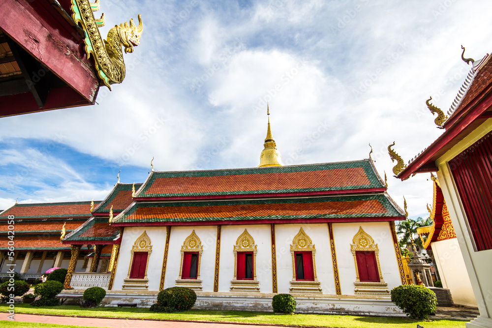 Naklejka premium Wat PhraDhartHaribhunchai lumphun province Thailand