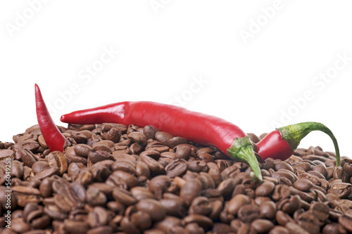 Chilischoten mit Kaffeebohnen