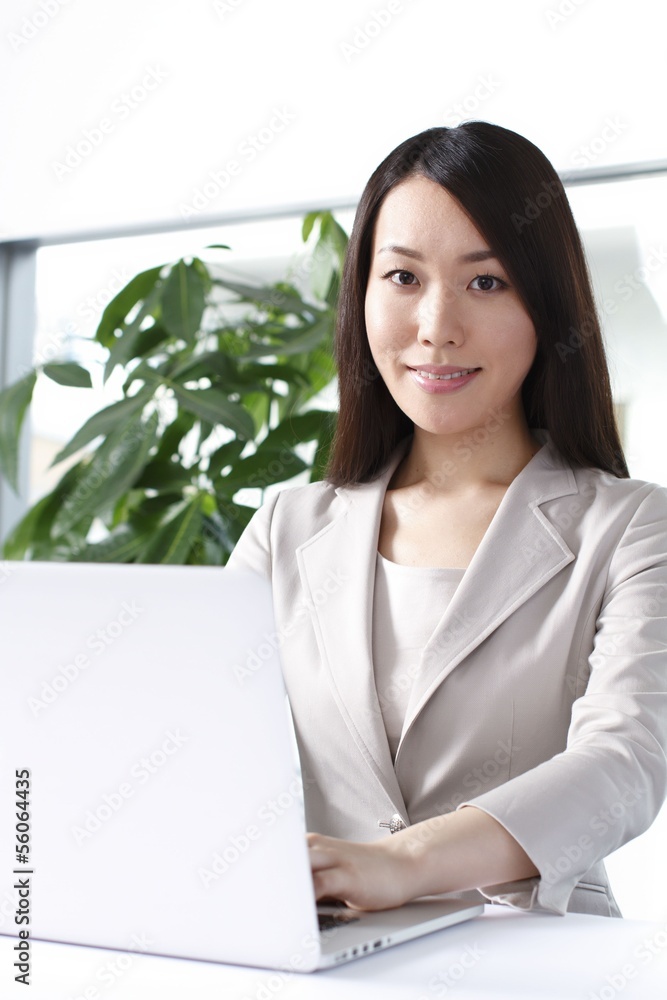 働く女性 働く女性