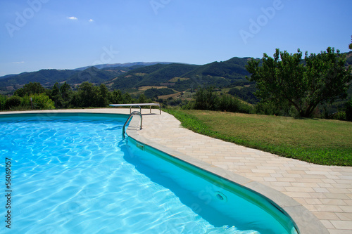 piscina tra le colline umbre photo