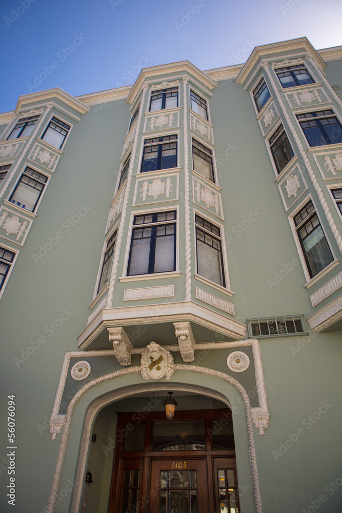 Obraz premium Facade of a victorian style building in San Francisco