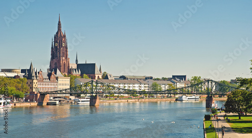 Eiserner Steg und Kaiserdom in Frankfurt am Main photo