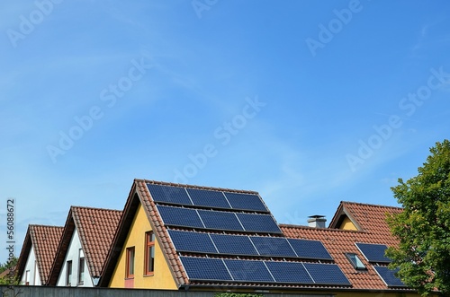 Wohnhaus mit Sonnenkollektoren