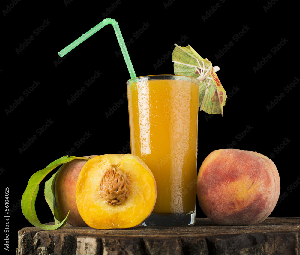 Fototapeta premium Peaches and glass with juice