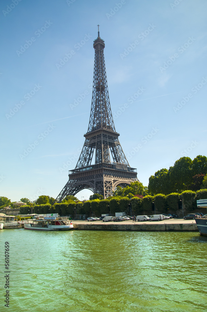 Fototapeta premium Eiffel tower in Paris from Seine