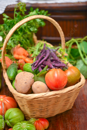 Fototapeta Naklejka Na Ścianę i Meble -  Vegetable basket