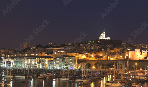 marseille notre dame de la garde et le vieux port by night