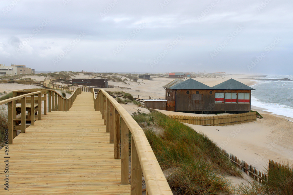 Fototapeta premium Boardwalk in Praia Barra