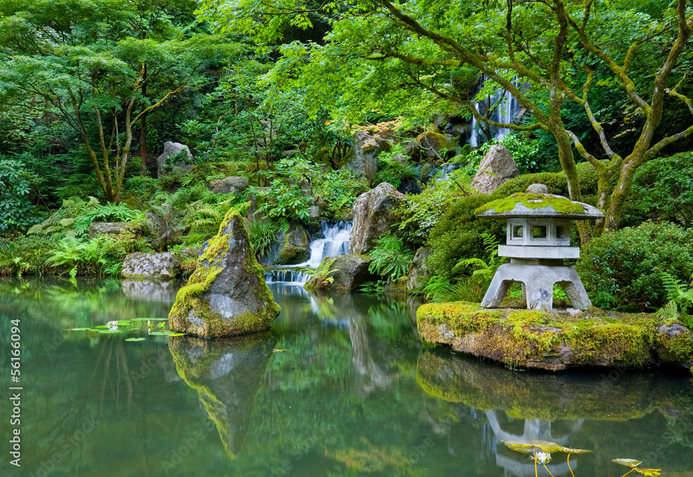 Fototapeta premium Waterfall in Portland Japanese Garden