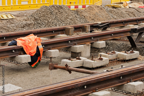Foto Gleisbau - Verlegung neuer Schienen für die Strassenbahn