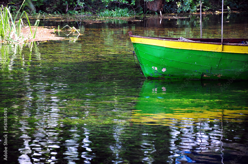 Obraz premium old wooden rowboat