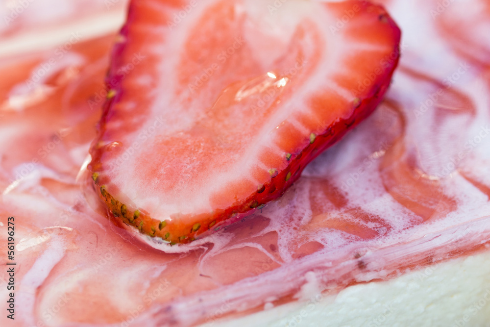 Erdbeer-Sahne-Fruchtschnitte Erdbeer-Sahne-Fruchtschnitte