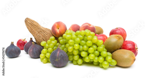 Fototapeta Naklejka Na Ścianę i Meble -  fresh fruits isolated on white background