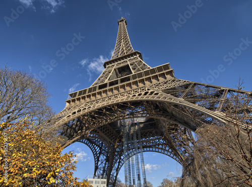 Paris, La Tour Eiffel. Beautiful winter sky on a sunny morning