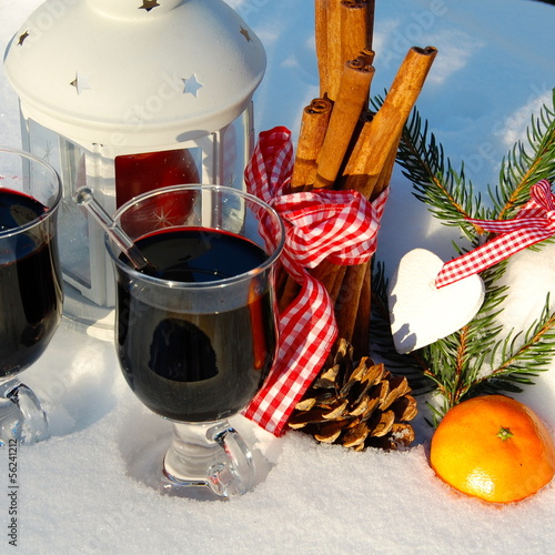 Weihnachtsmarkt im Schnee