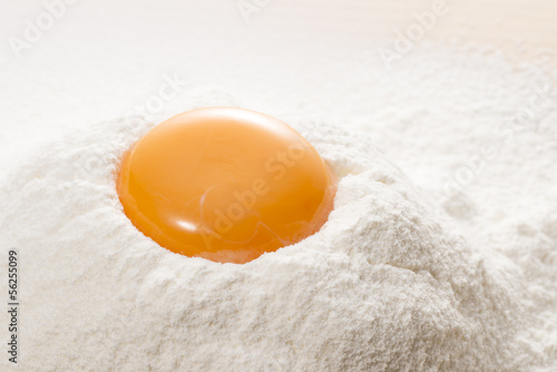 小麦粉に落とした卵