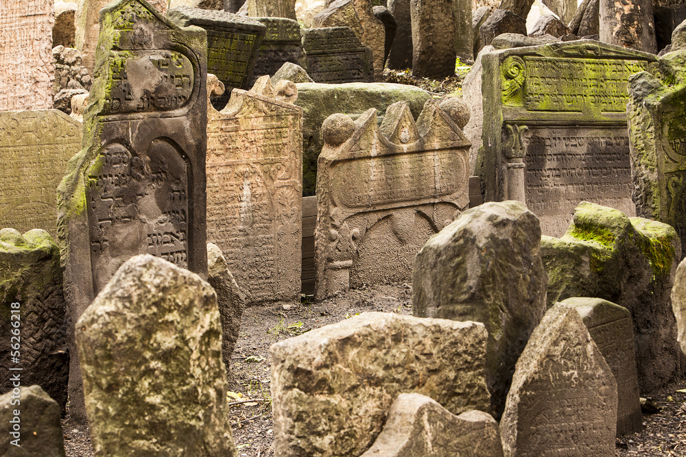 Naklejka premium Historic Jewish Cemetery In Prague