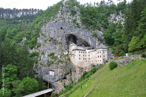 Wallpaper Mural predjamamsky grad - castle Torontodigital.ca