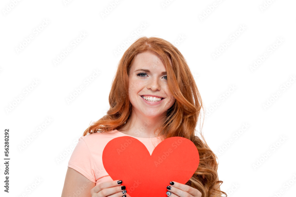 junge lachende attraktive frau mit einem herz liebe isoliert junge lachende attraktive frau mit einem herz liebe isoliert