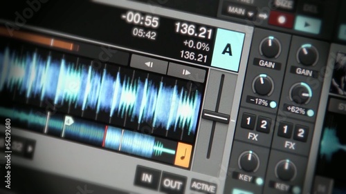 Digital DJ Software playing mp3 Music, Waveform Filter FX BPM