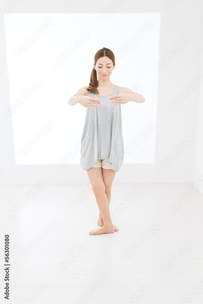 ダンスをする女性 ダンスをする女性